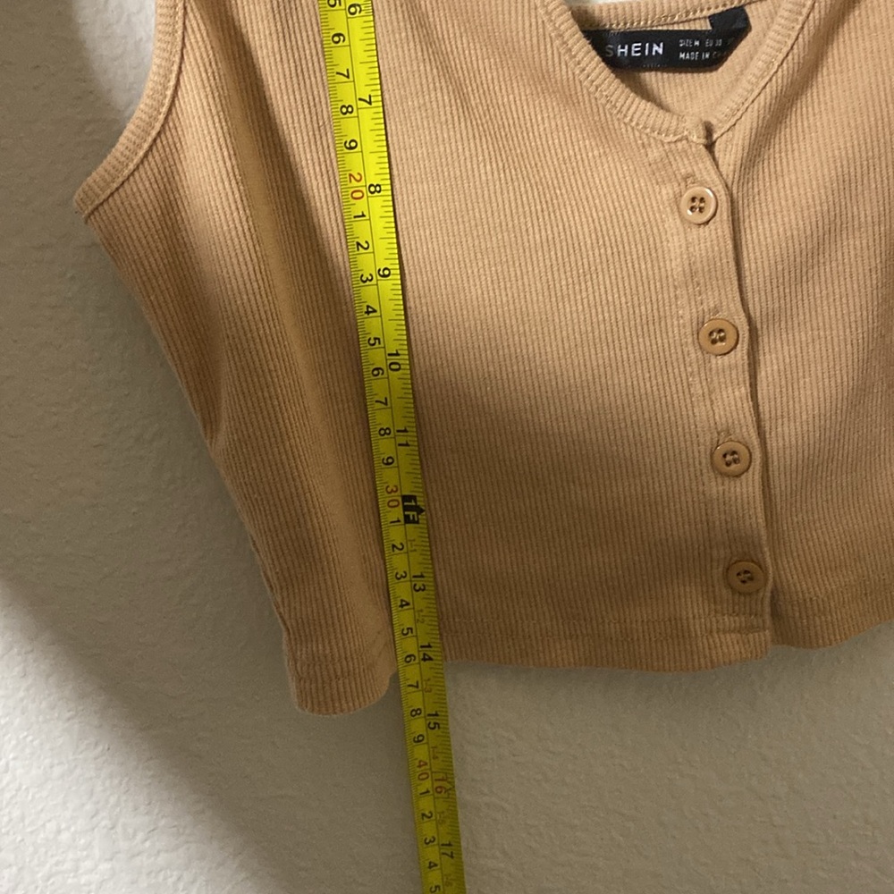 🌵Lightweight Tan Cropped Button up top! - Picture 3 of 6